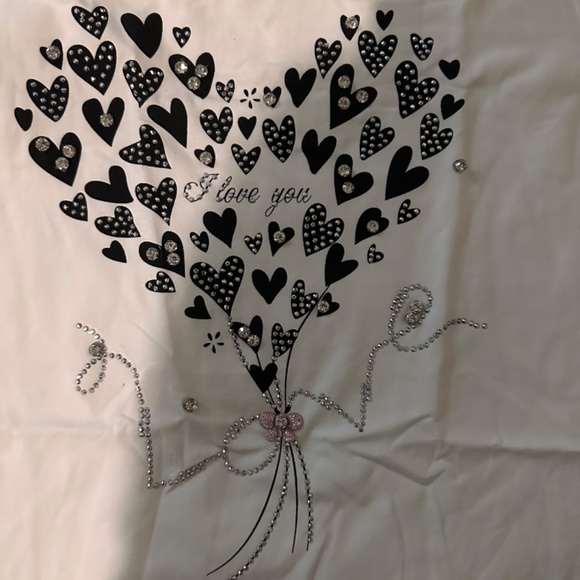 Women top with heart details - Picture 2 of 2